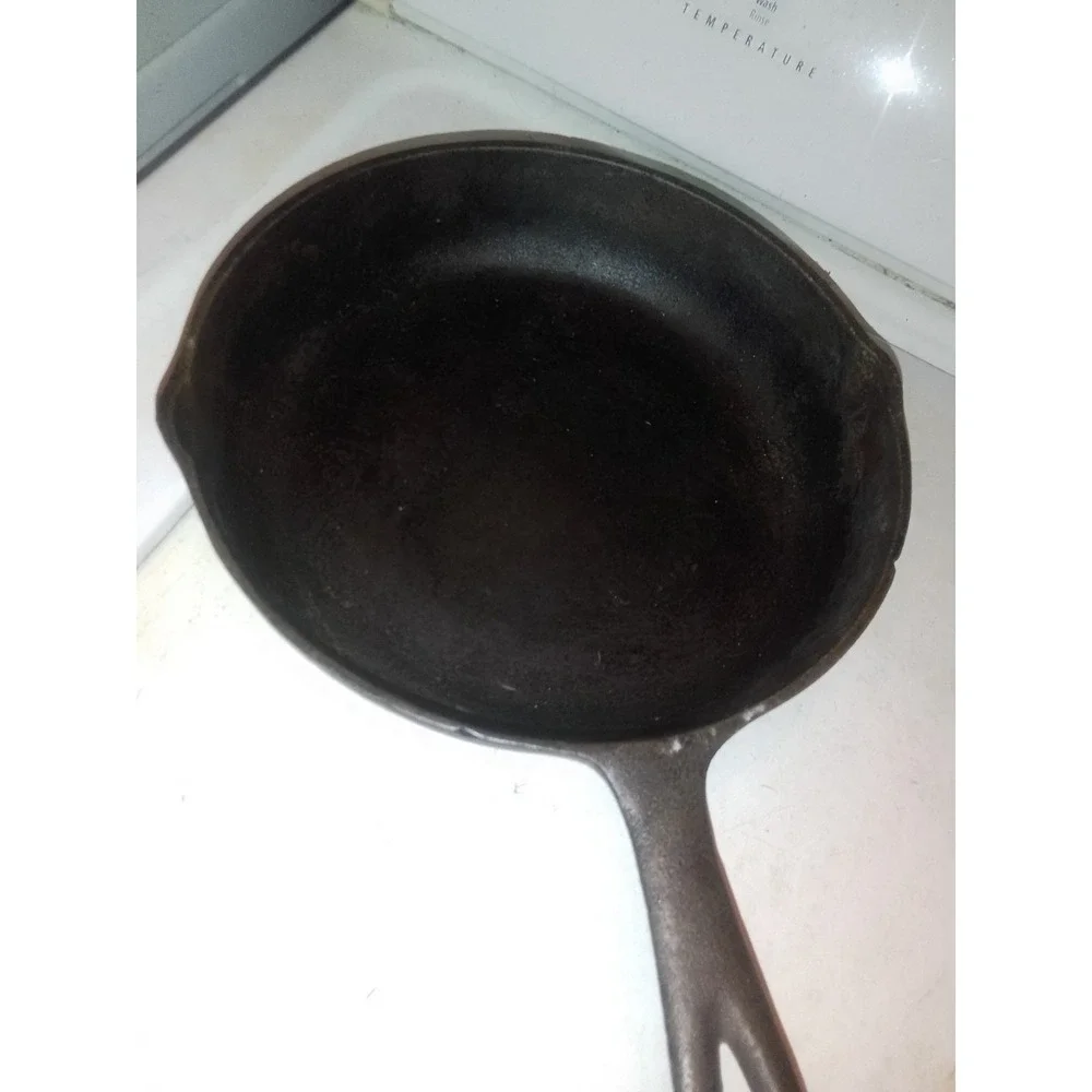 Vintage Cast Iron Double Spout Made In U.S.A Skillet With A Heat Ring On The...